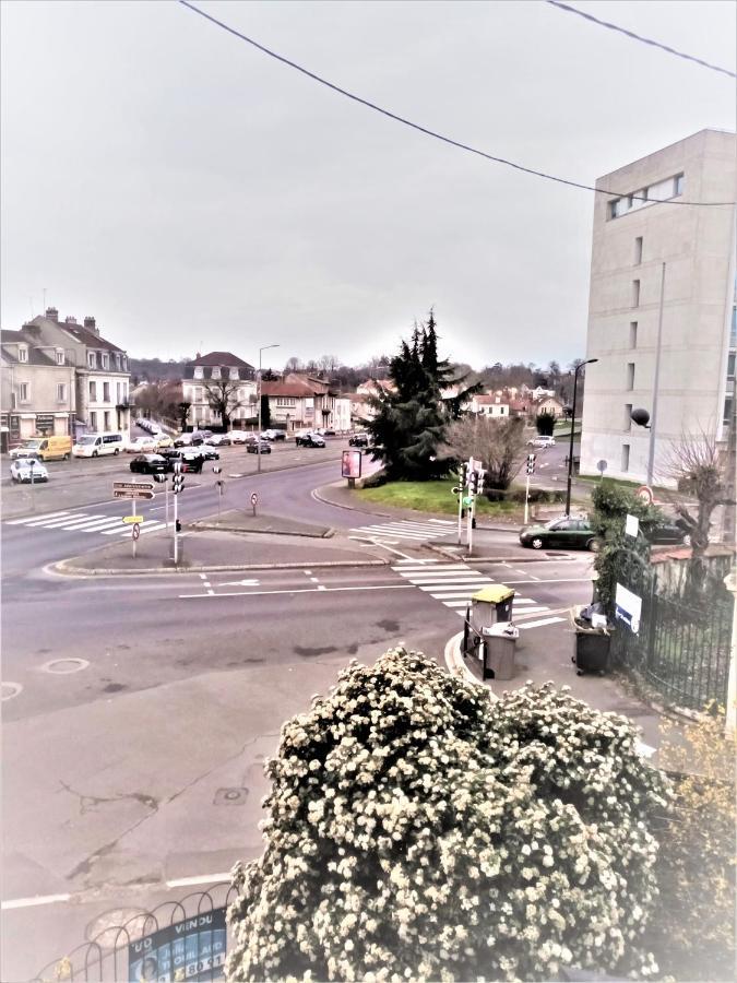 Appartement Proche Centre Ville, Gare Et Autoroute Melun Exterior foto